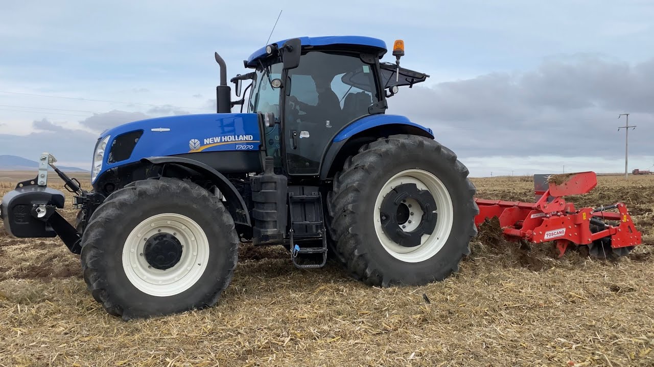 New Holland T7040